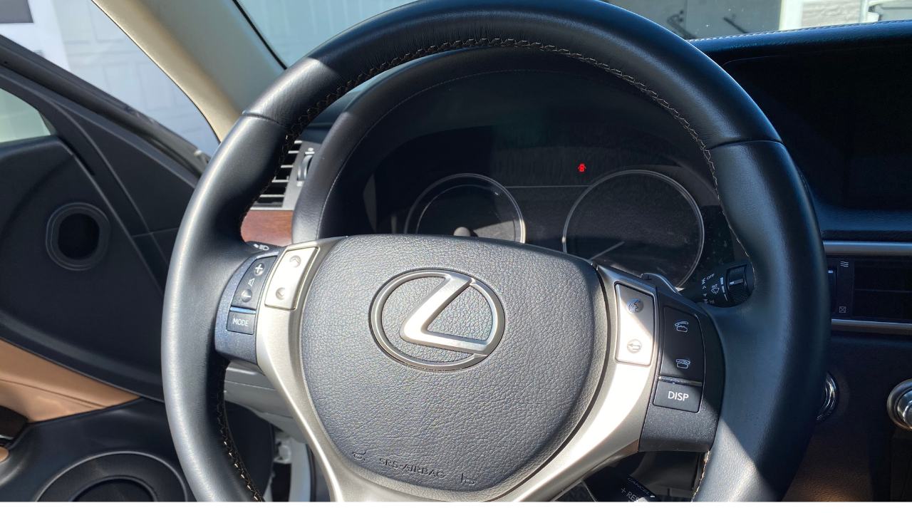 clean Lexus leather steering wheel